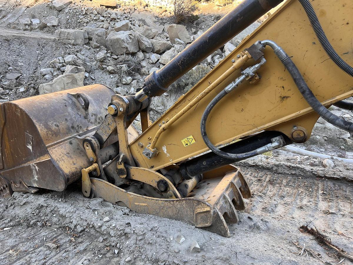 Used 2016 Caterpillar 336F L Excavator with Thumb