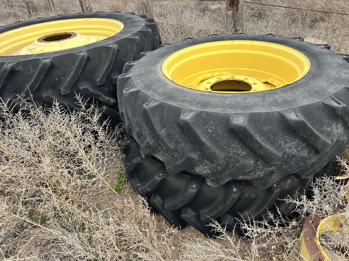 John Deere, 2011, 8285R, 4250 hrs