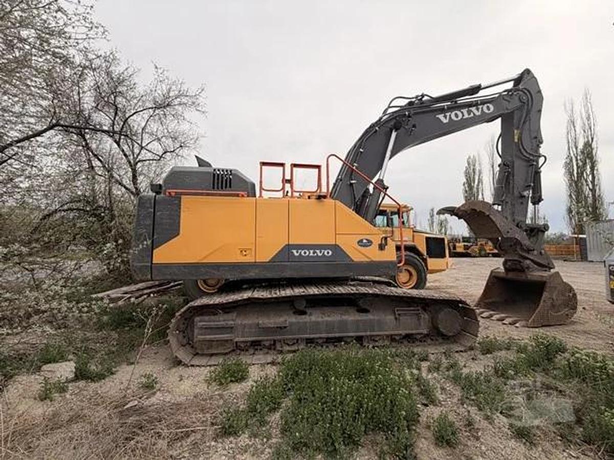 Used 2019 Volvo EC350EL crawler excavator, 3,548 hours, 35 ton