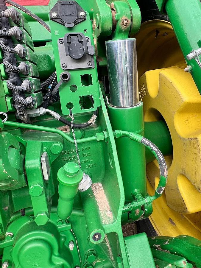 John Deere, 2011, 8285R, 4250 hrs