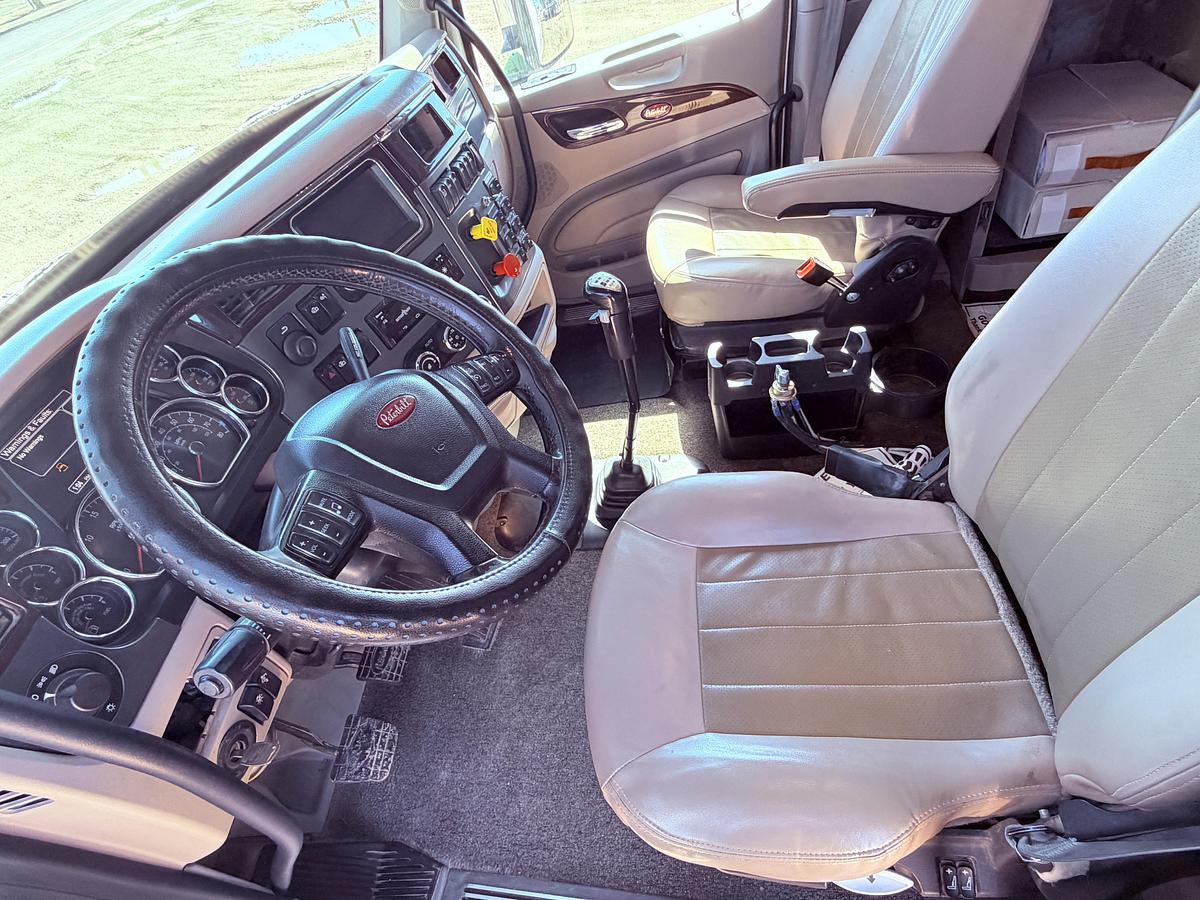 Used 2017 Peterbilt 579 Sleeper Tractor, 565 HP, 18sp manual transmission