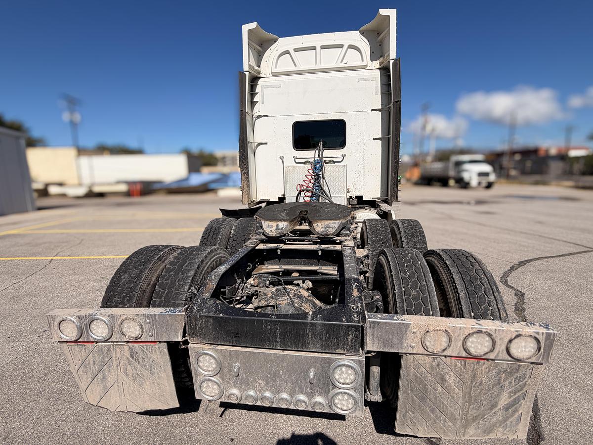 Used 2017 Peterbilt 579 Sleeper Tractor, 565 HP, 18sp manual transmission