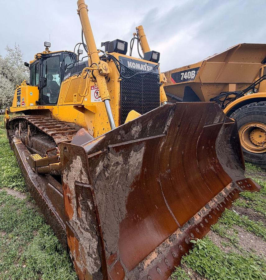 Used 2017 Komatsu D155AX-8, 8,851 hrs, turbocharged diesel, 354 HP