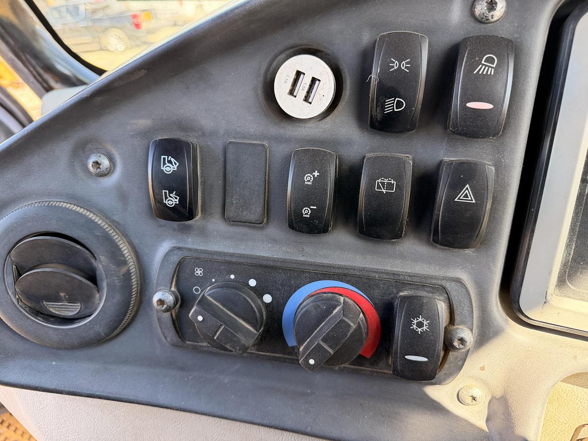 Used 2014 caterpillar 740b