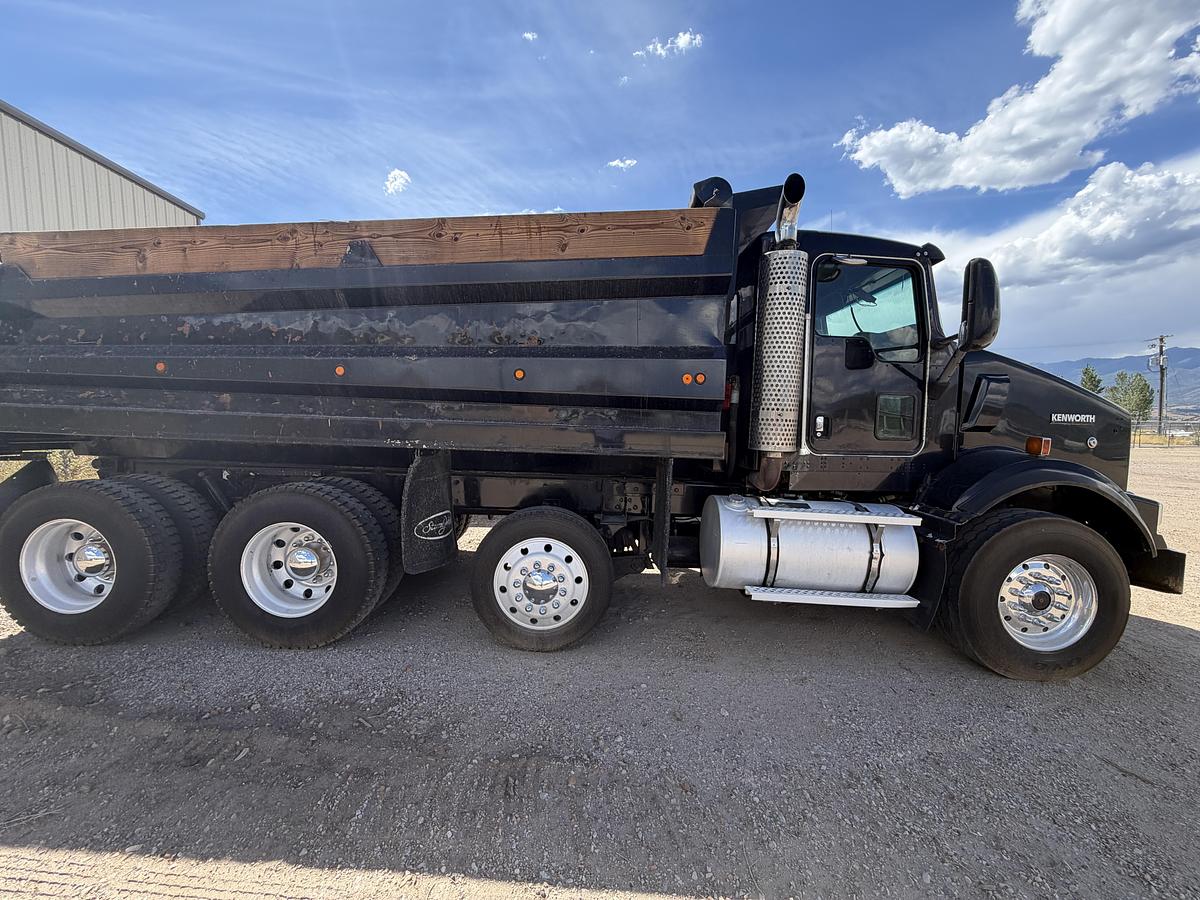 Used 2004 Kenworth T800B
