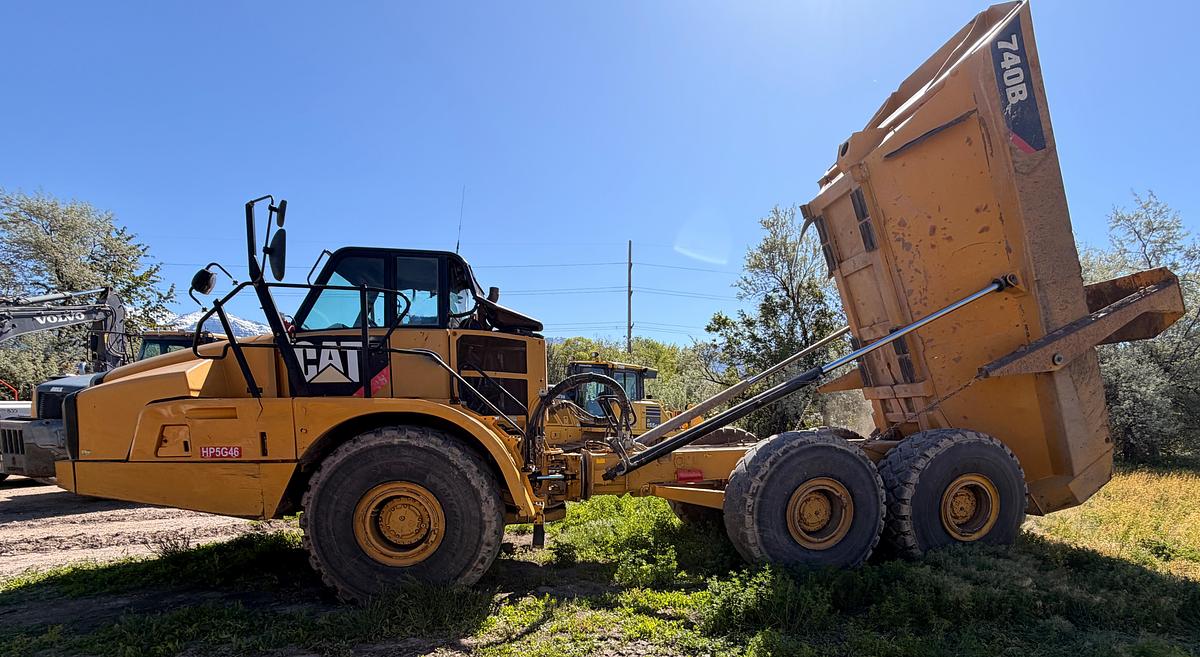 Used 2014 caterpillar 740b
