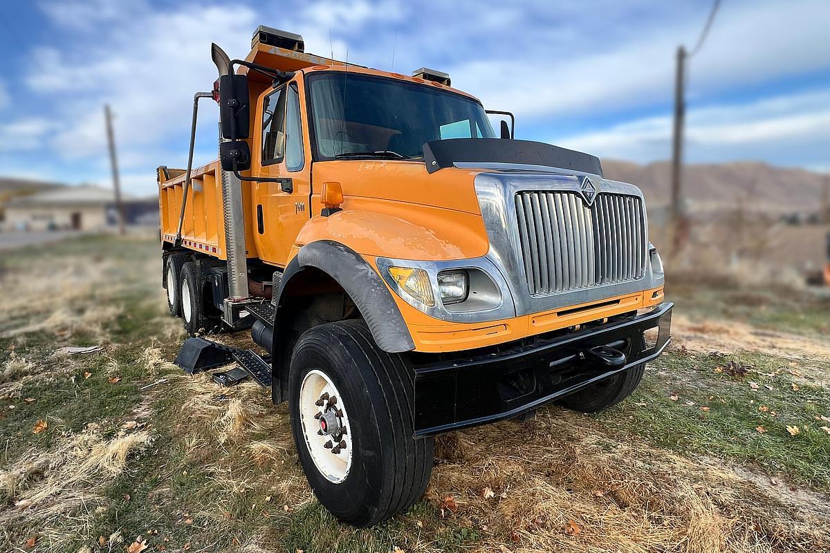 Used 2005 International 7600 Dump Truck