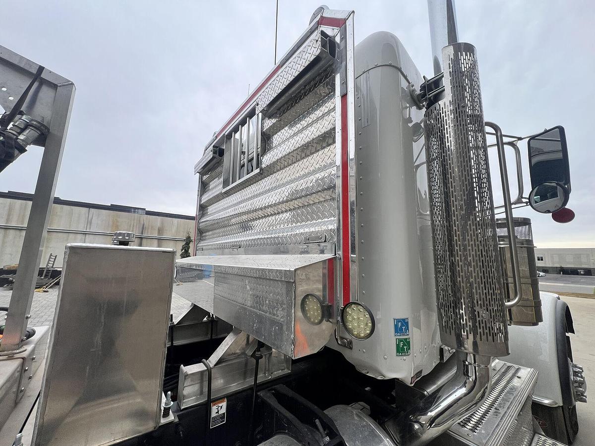 Used 2023 Peterbilt 389 Dual Axle Day Cab Semi Tractor