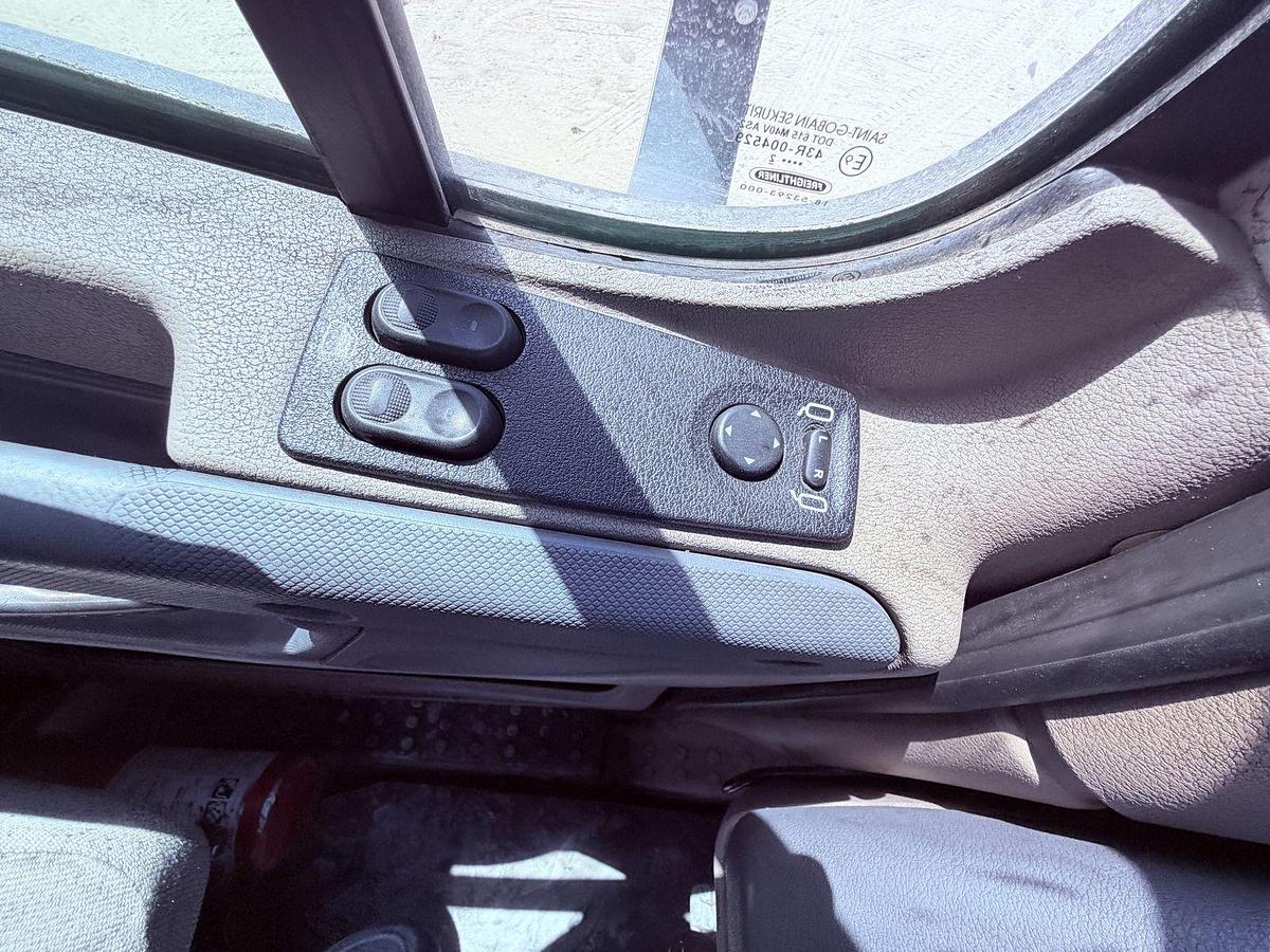 Used 2013 Freightliner Cascadia Mid-Roof Day Cab 579,157 Miles