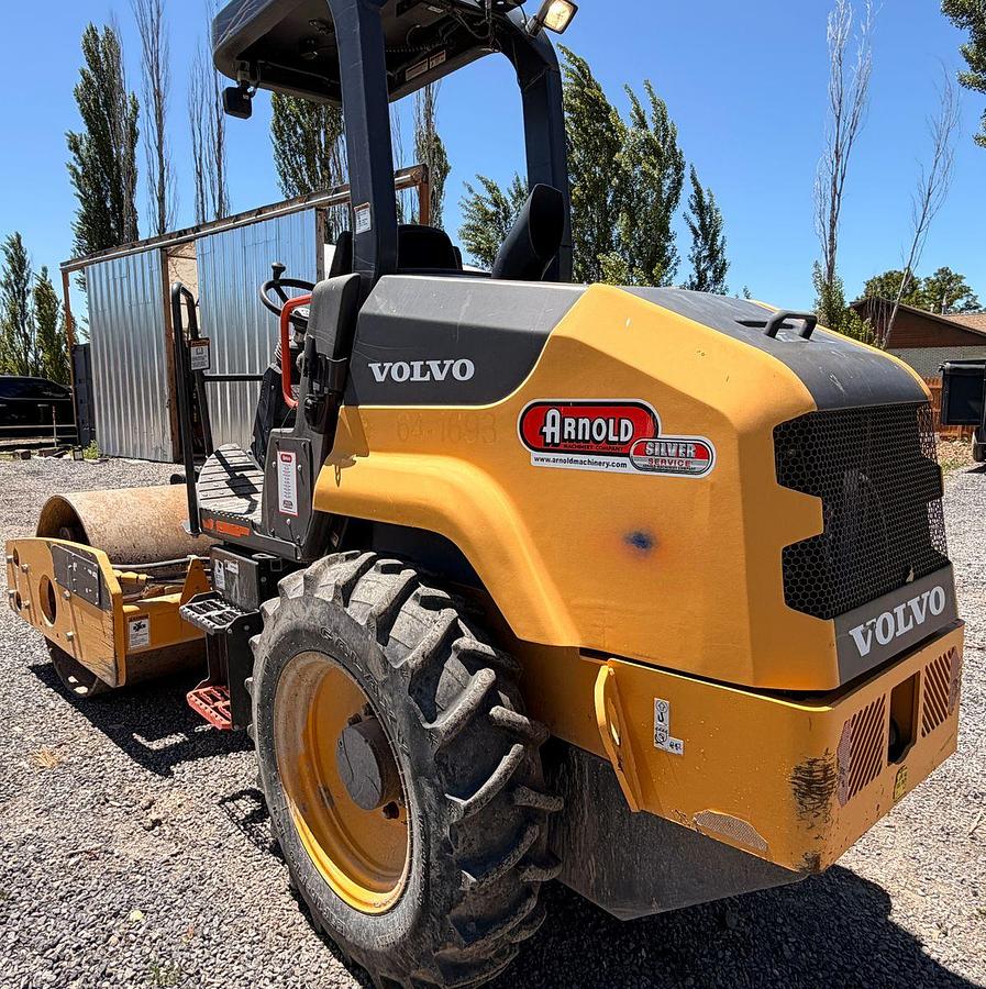 Used 2022 Volvo SD45B Single Drum Vibratory Smooth Drum Roller, 1,166.3 hours