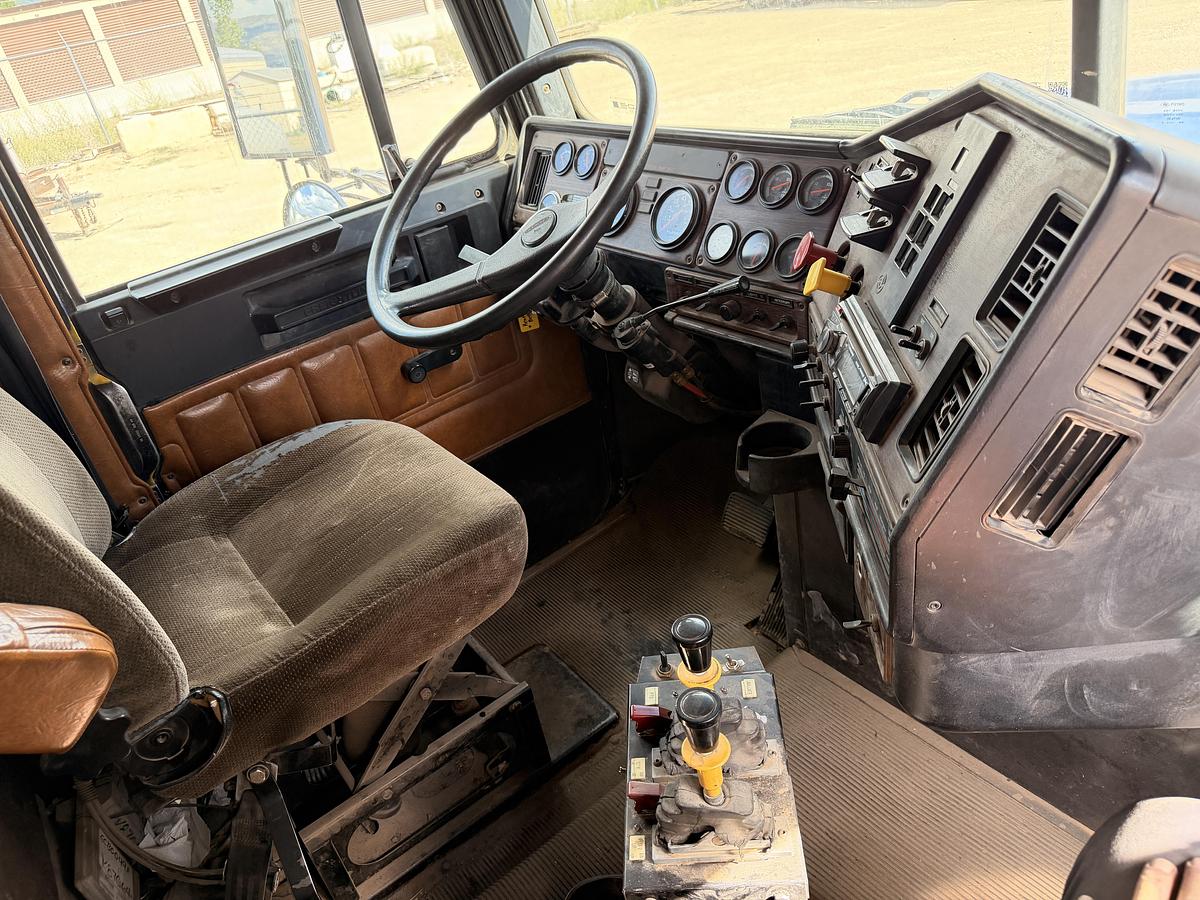 Used Freightliner FLD120SD