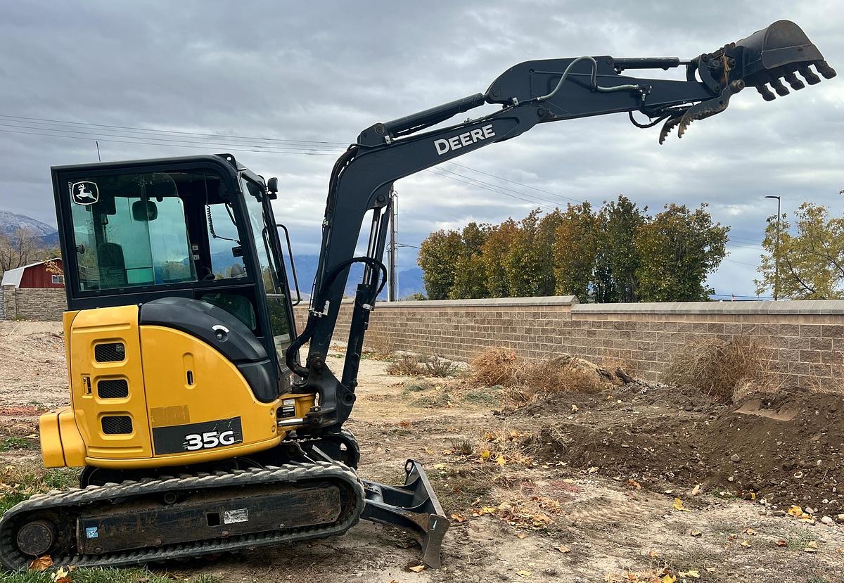 Used 2019 Deere 35G