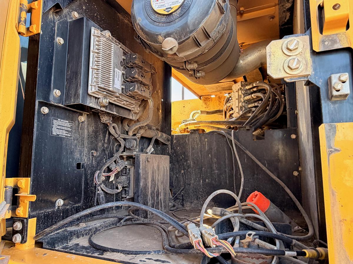 Used 2014 John Deere 290G LC Excavator