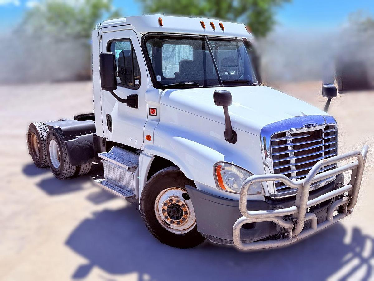 Used 2013 Freightliner Cascadia Mid-Roof Day Cab 579,157 Miles