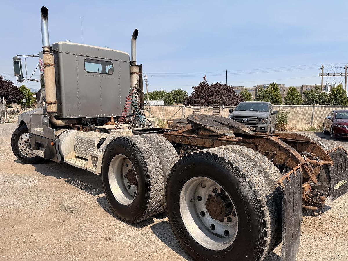 Used Kenworth T600 Cab and Chassis, New Engine, DayCab 10sp manual