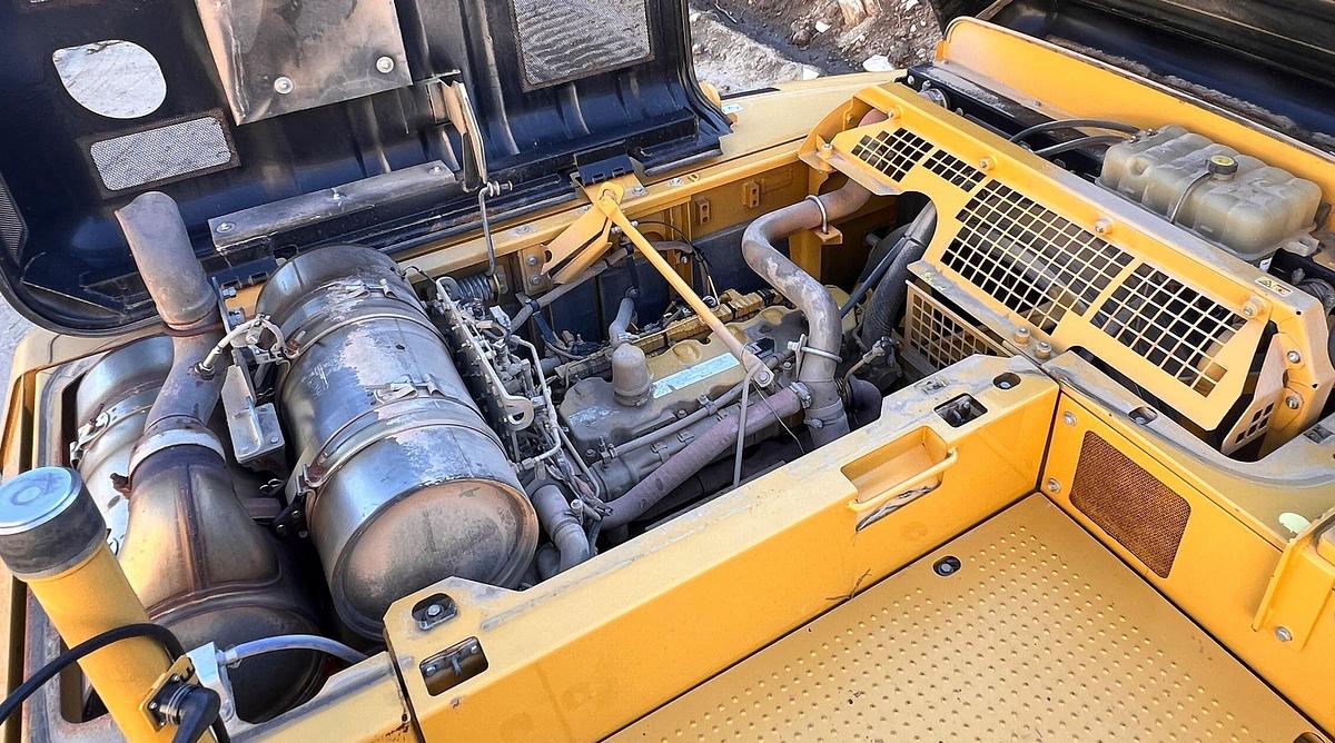 Used 2016 Caterpillar 336F L Excavator with Thumb