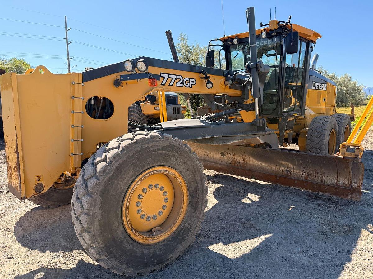 Used Deere 772GP Motor Grader 12K hrs 6WD