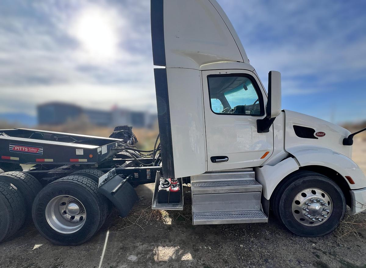Used 2021 Peterbilt 579 High-Roof Day Cab Tractor