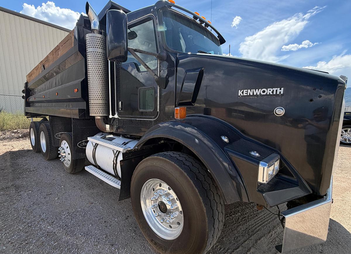 Used 2004 Kenworth T800B