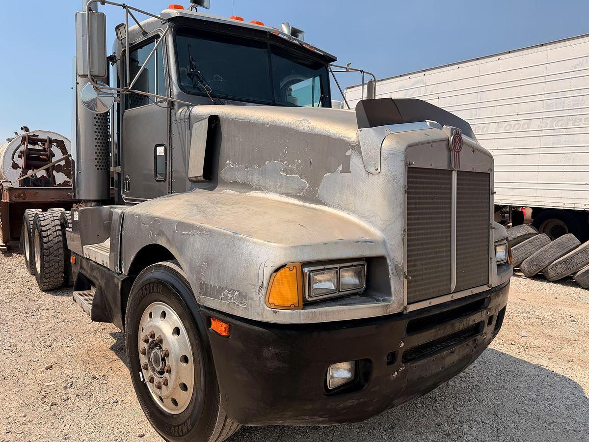 Used Kenworth T600 Cab and Chassis, New Engine, DayCab 10sp manual