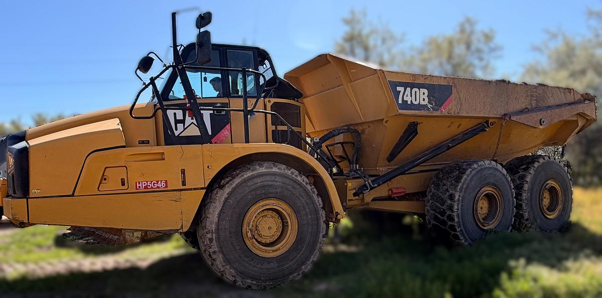 Used 2014 caterpillar 740b