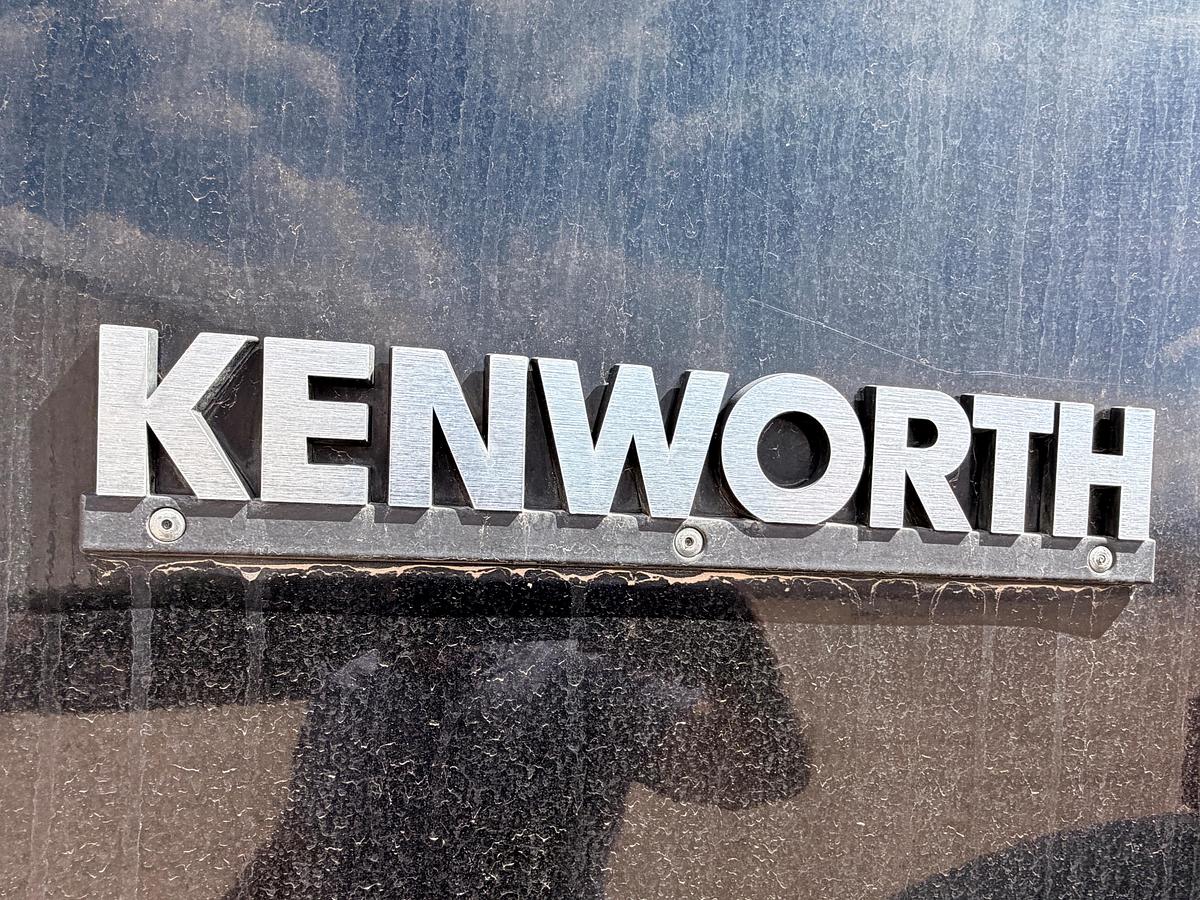 Used 2004 Kenworth T800B