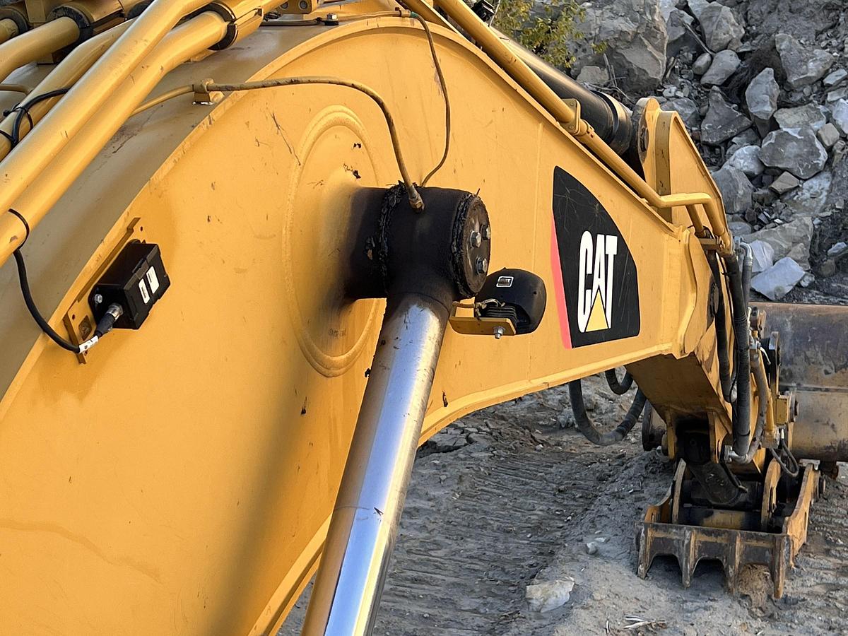 Used 2016 Caterpillar 336F L Excavator with Thumb