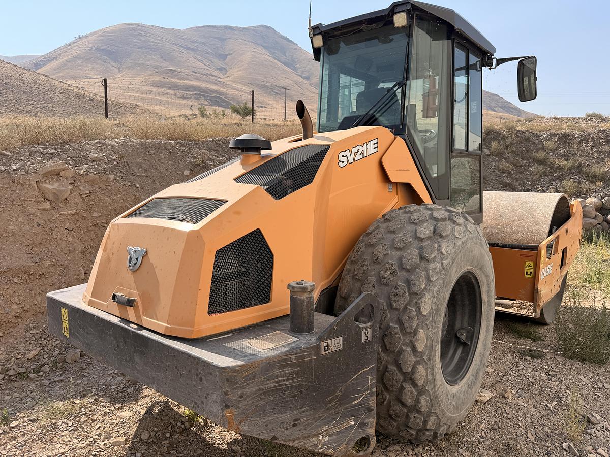 Used 2020 Case sv211e