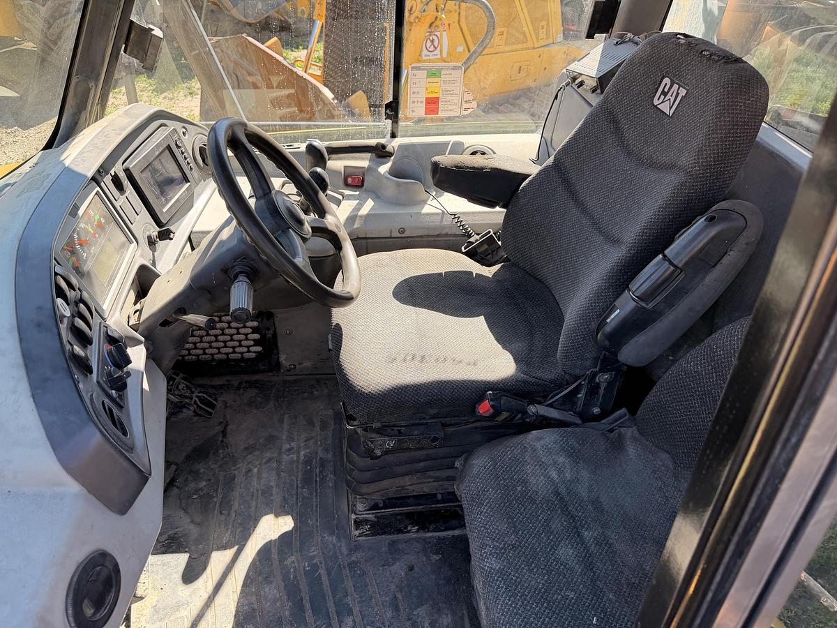 Used 2014 caterpillar 740b