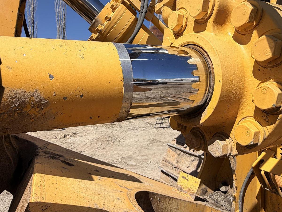Used 2017 Komatsu D155AX-8, 8,851 hrs, turbocharged diesel, 354 HP