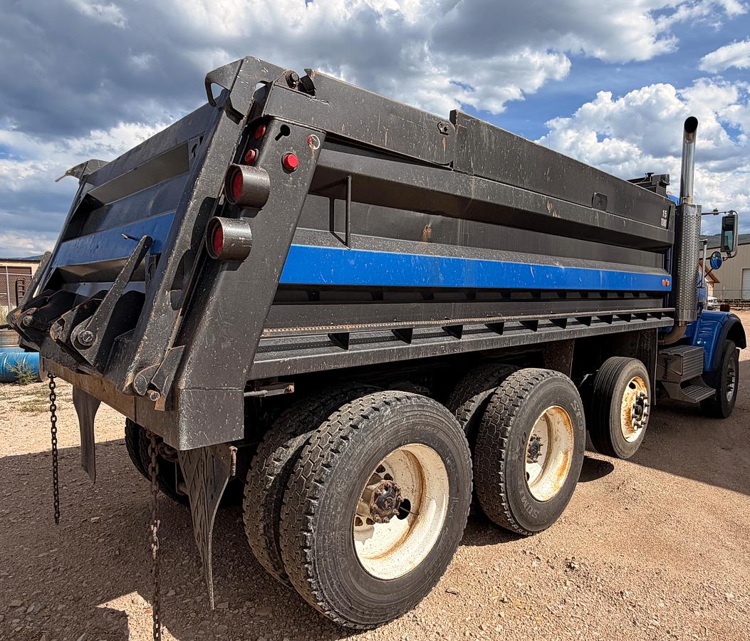 Used Freightliner FLD120SD