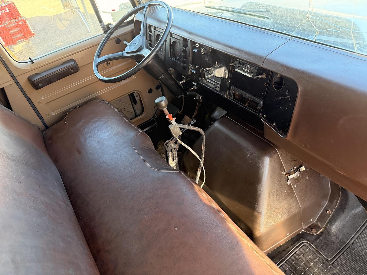 Used International box truck, model s1900 1954, year 1986, 249,931 miles, 22' aluminum box, 7' interior height, 236" wb