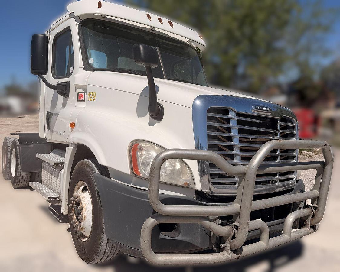 Used 2013 Freightliner Cascadia Mid-Roof Day Cab 579,157 Miles