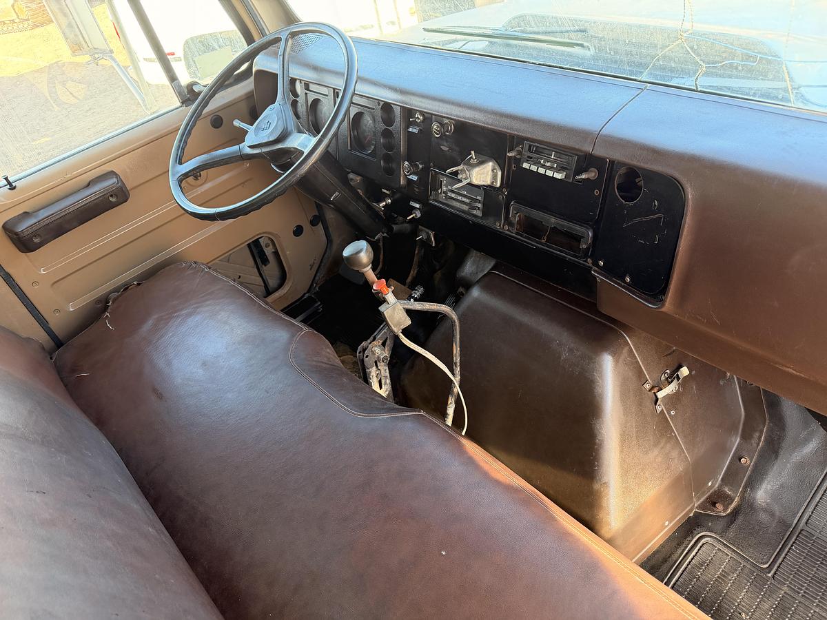Used International box truck, model s1900 1954, year 1986, 249,931 miles, 22' aluminum box, 7' interior height, 236" wb