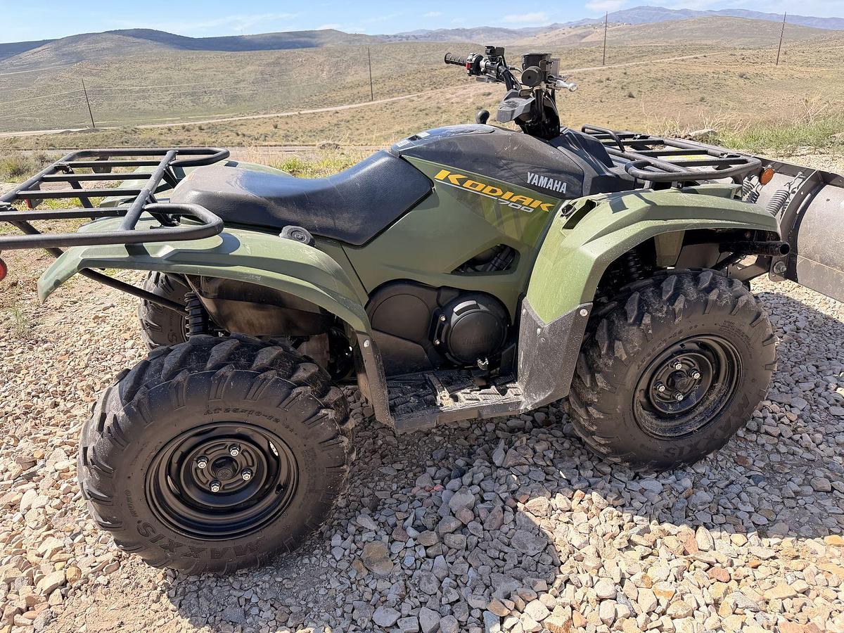 2024 Yamaha Kodiak 700 4x4 with Plow