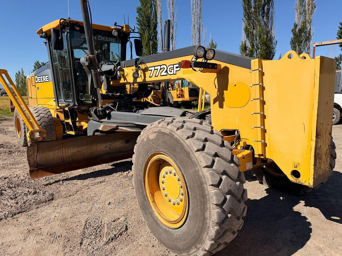 Used Deere 772GP Motor Grader 12K hrs 6WD