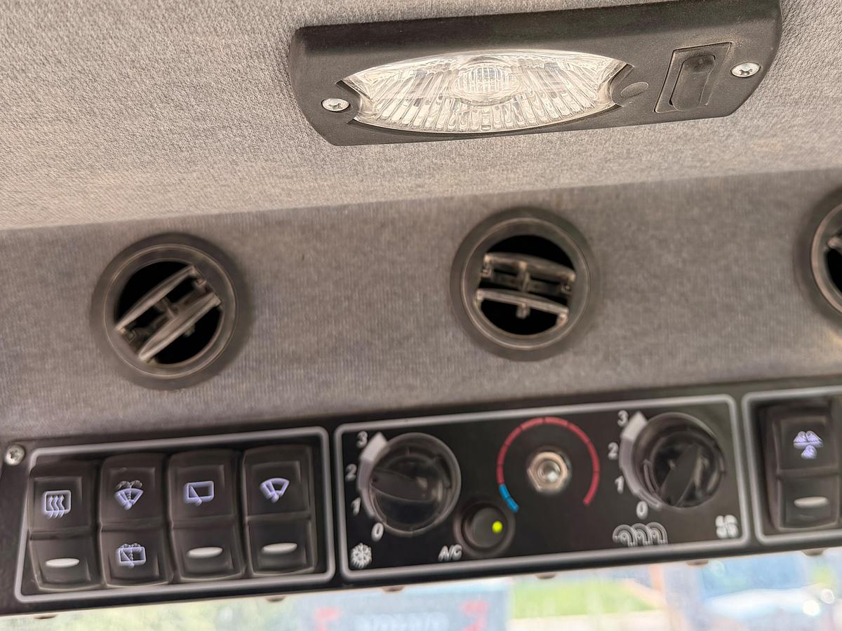 Used 2020 Case sv211e