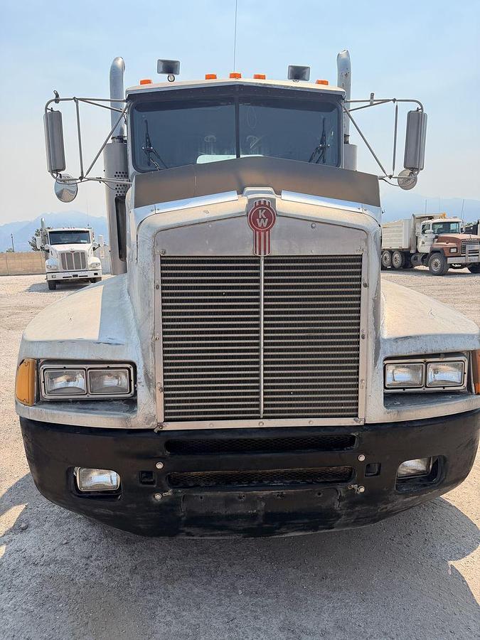 Used Kenworth T600 Cab and Chassis, New Engine, DayCab 10sp manual