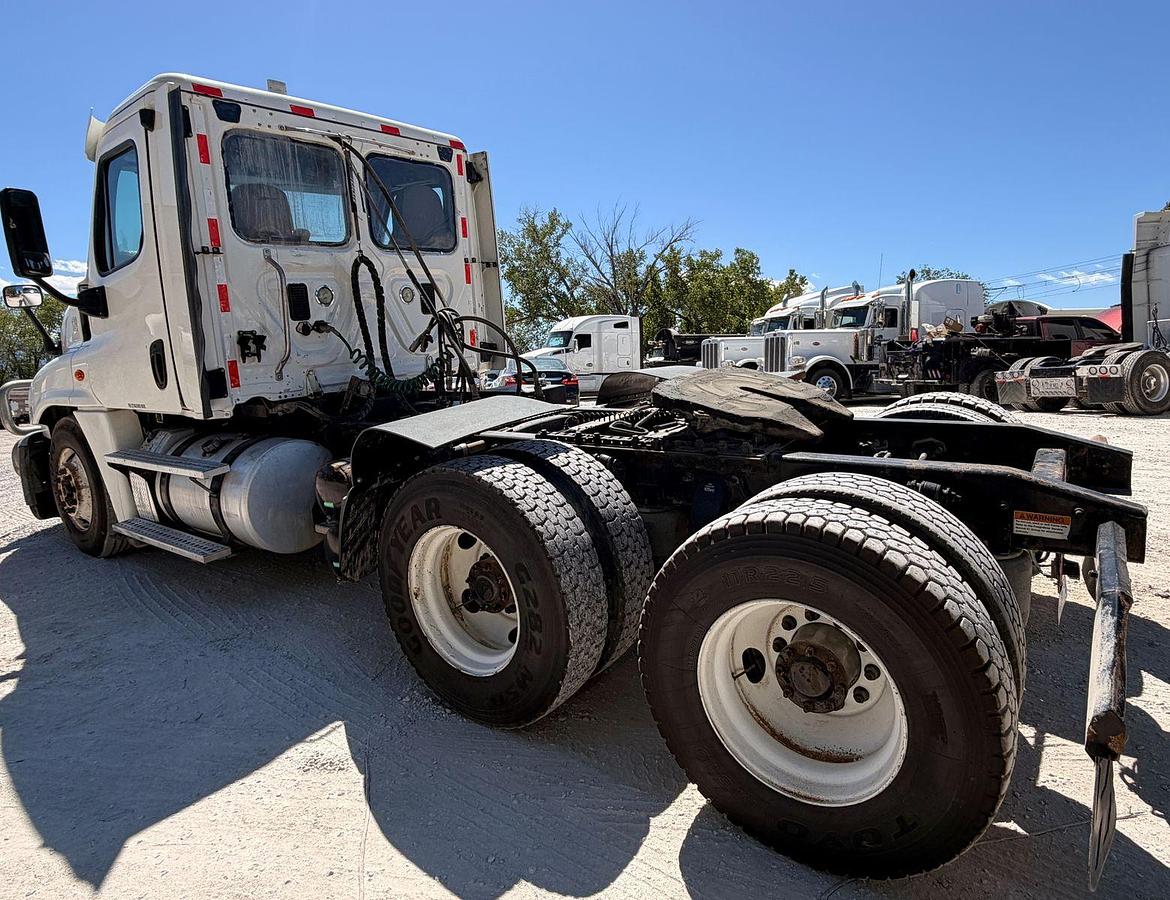 Used 2013 Freightliner Cascadia Mid-Roof Day Cab 579,157 Miles