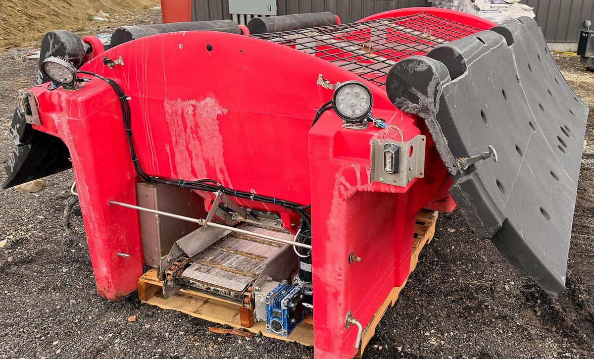 Used Western Tornado Salter/Spreader 1.8 cu yd