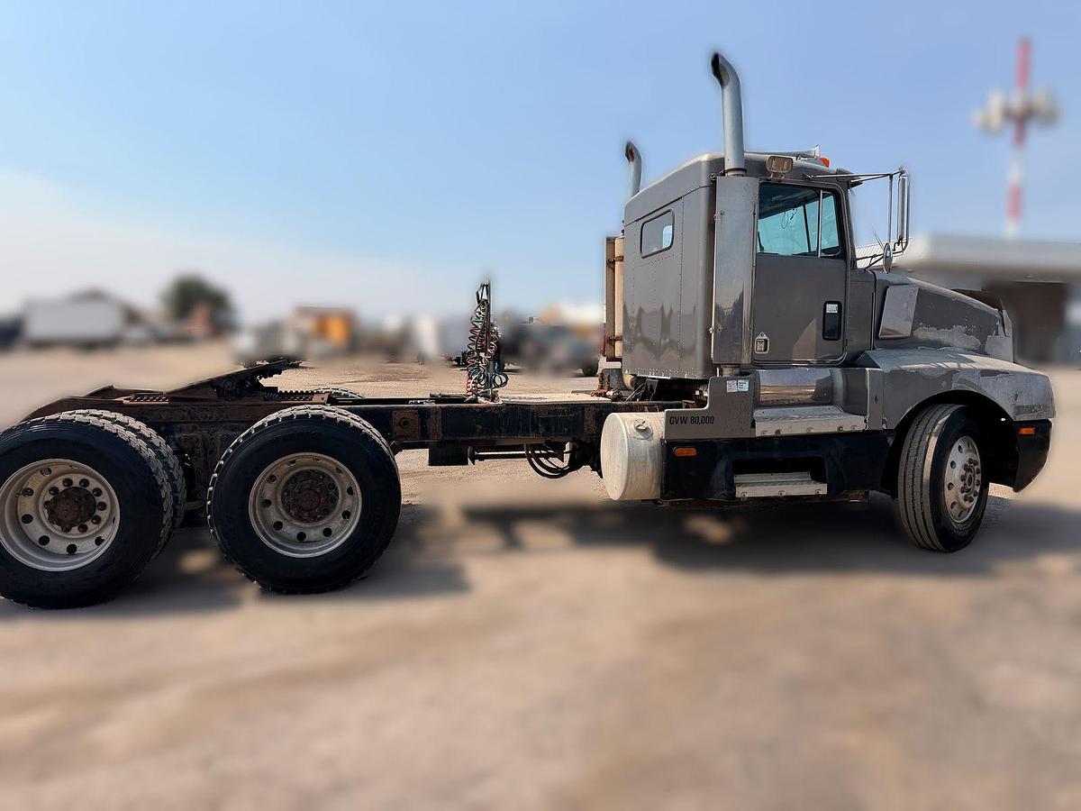 Used Kenworth T600 Cab and Chassis, New Engine, DayCab 10sp manual