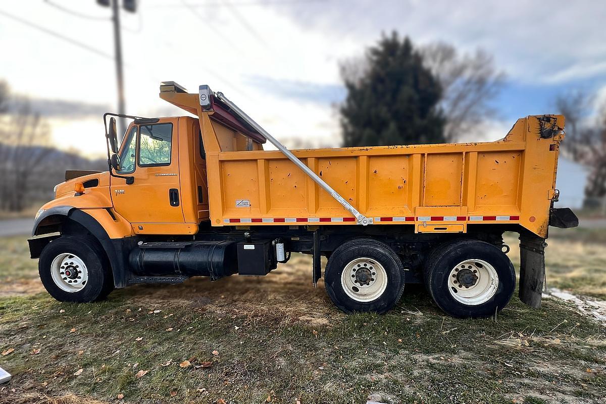 Used 2005 International 7600 Dump Truck