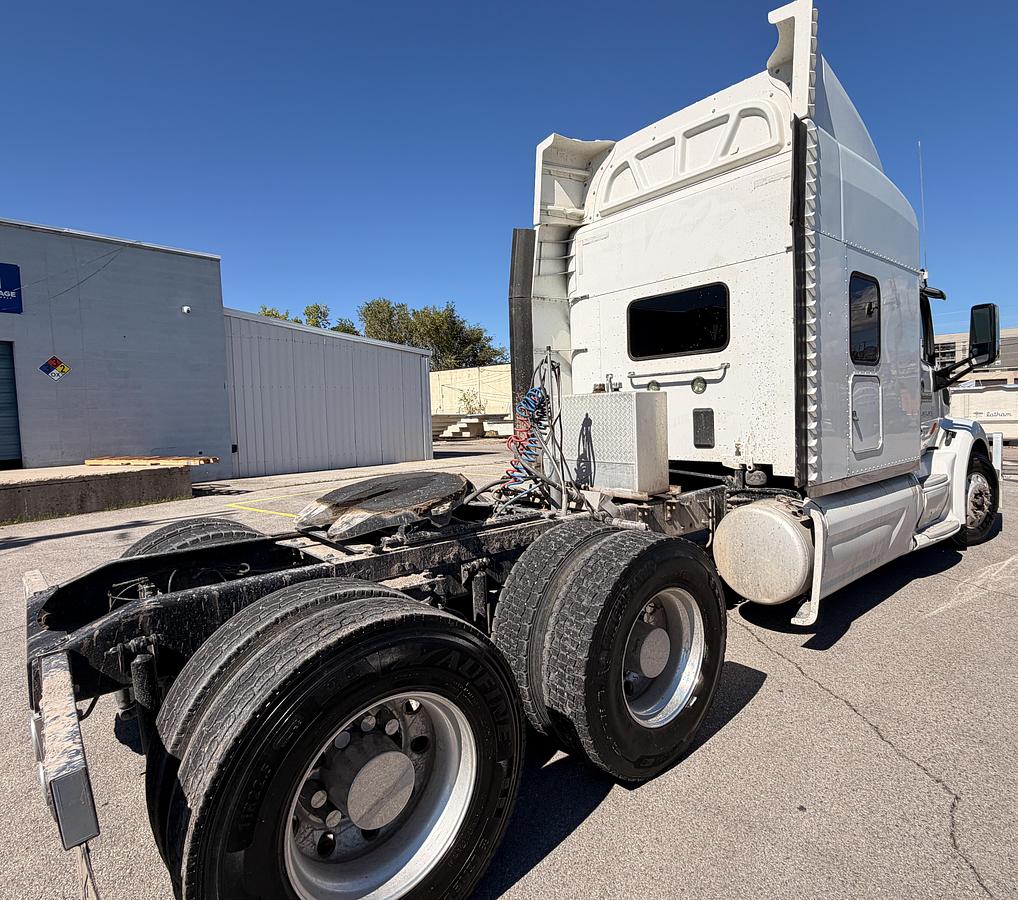 Used 2017 Peterbilt 579 Sleeper Tractor, 565 HP, 18sp manual transmission