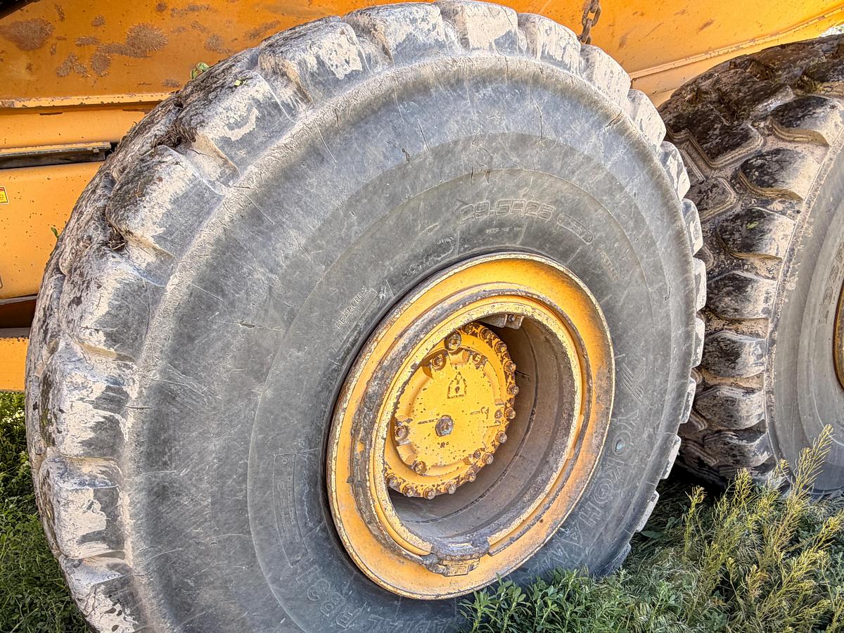 Used 2014 caterpillar 740b