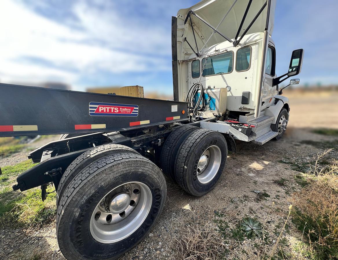 Used 2021 Peterbilt 579 High-Roof Day Cab Tractor