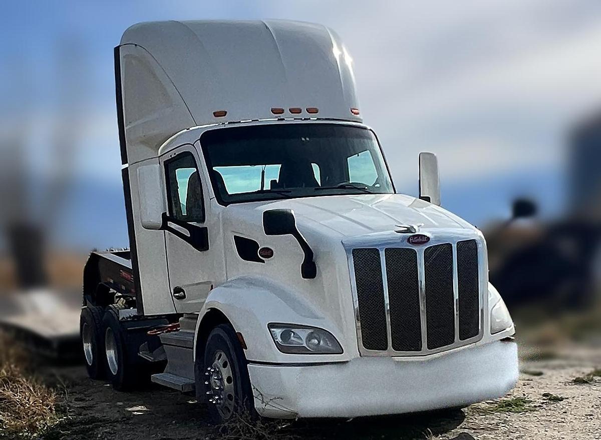 Used 2021 Peterbilt 579 High-Roof Day Cab Tractor
