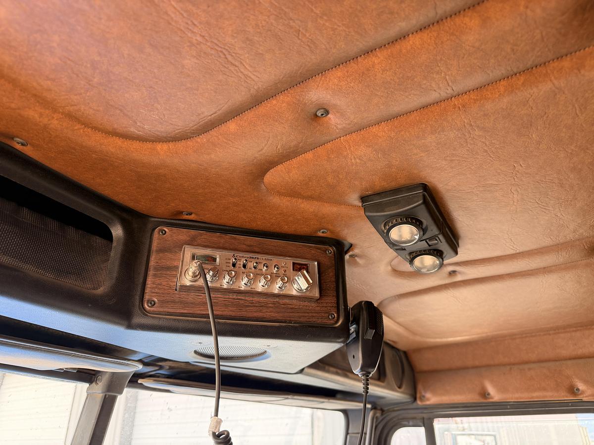 Used Freightliner FLD120SD
