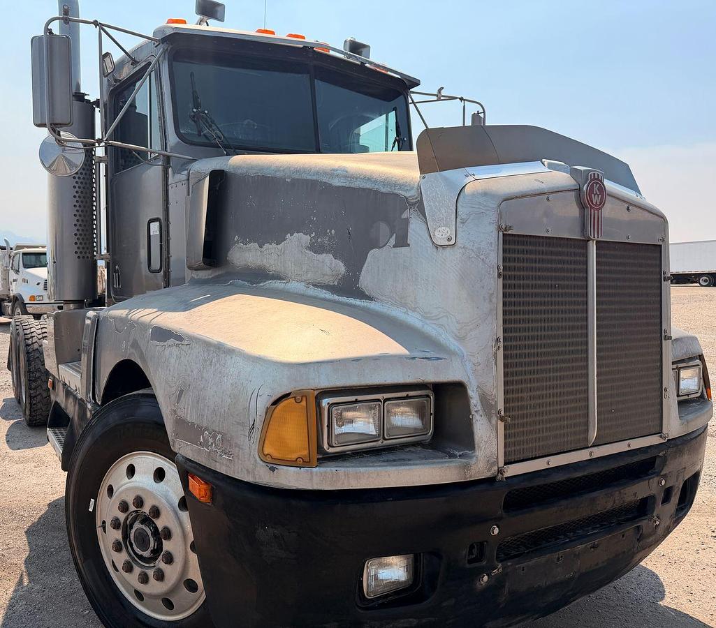 Used Kenworth T600 Cab and Chassis, New Engine, DayCab 10sp manual
