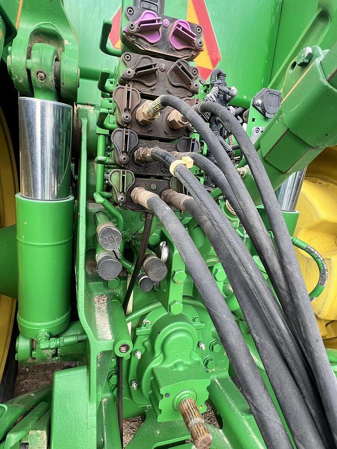 John Deere, 2011, 8285R, 4250 hrs