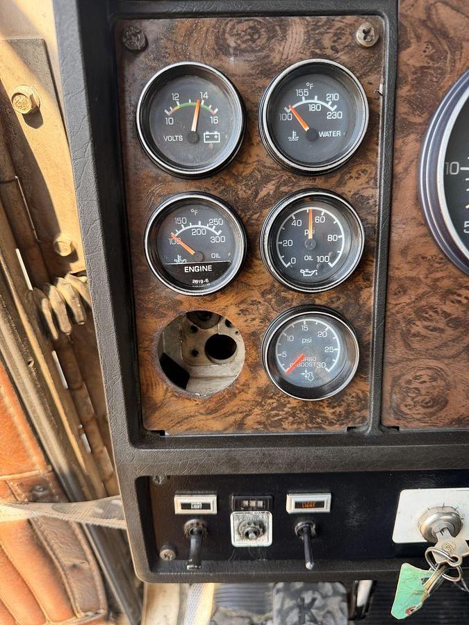 Used Kenworth T600 Cab and Chassis, New Engine, DayCab 10sp manual